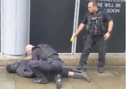 Đâm dao liên tiếp tại trung tâm mua sắm ở Anh