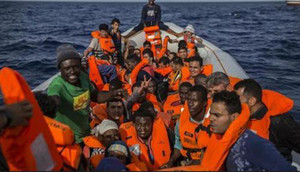 Cảnh sát Anh bắt giữ 39 người nhập cư vượt biển bằng thuyền