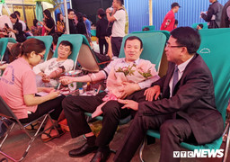 Hơn 300 cán bộ lãnh đạo, công chức Hải Phòng tham gia hiến máu ngày cuối tuần