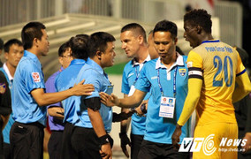 HAGL vs FLC Thanh Hóa: Yếu nghề, sai sót, trọng tài phá nát trận đấu