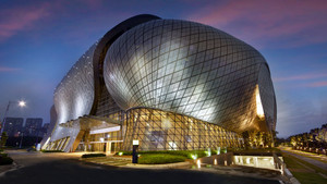 Nhà thi đấu lớn nhất SEA Games 29: Giá 150 triệu USD, trăm người cắt cỏ hút bụi hàng ngày