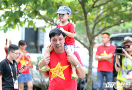 HLV Mai Đức Chung xúc động cảm ơn CĐV Việt Nam