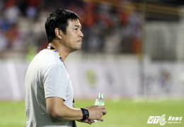 Nhìn Diego Costa, nhớ cảnh HLV Hữu Thắng cay đắng từ chức ngay trong phòng họp báo