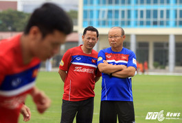 HLV Park Hang Seo nhắc riêng Tiến Dũng, dạy tuyển Việt Nam đá bóng ma đúng cách