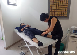 Bác sĩ Hàn Quốc khuyên mổ, Tuấn Anh quá ái ngại