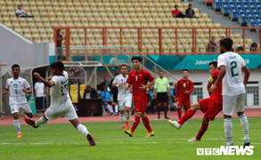 Olympic Việt Nam vs Olympic Pakistan: Công Phượng vô duyên, hàng thủ để lại nhiều nỗi lo