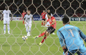 Son Heung-min sút hỏng phạt đền trong trận ra mắt tân HLV đội Hàn Quốc