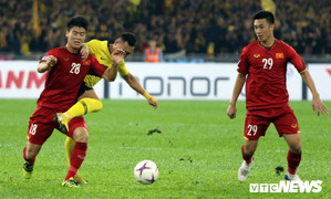 Malaysia 2-2 Việt Nam: Đức Chinh 3 lần phung phí cơ hội, tuyển Việt Nam dần lộ 'tử huyệt'