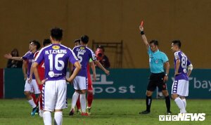 HLV Hà Nội: Văn Kiên có 4 vết đinh giày trên ống đồng, Quế Ngọc Hải xứng đáng thẻ đỏ
