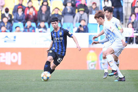 Incheon United bất bại ở K-League mỗi khi Công Phượng ngồi ngoài