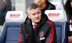 Mourinho ám chỉ Solskjaer là 'con rối' ở Man Utd