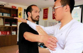 Cao thủ bị Từ Hiểu Đông đấm gãy mũi chỉ học Vịnh Xuân 3 ngày