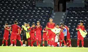 Tuyển Việt Nam 'đạp cỏ' Chang Arena, sẵn sàng nghênh chiến Thái Lan