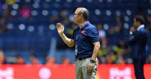 Tuyển Việt Nam về nước lúc 3h sáng, HLV Park Hang Seo không dự họp báo