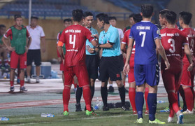 Trọng tài sai nghiêm trọng, trận Viettel vs B.Bình Dương có thể phải đá lại
