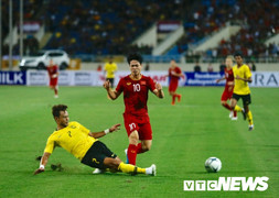 Thắng Malaysia, HLV Park Hang Seo khen Công Phượng, Văn Hậu chơi tốt