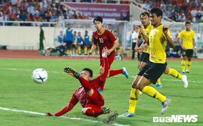 Danh thủ Hồng Sơn: Quế Ngọc Hải chuyền chuẩn từng centimet, Quang Hải ghi bàn đẳng cấp