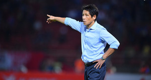 Chỉ trích Tiến Dũng, chê tuyển Việt Nam, HLV Nishino sẽ thất bại như Kiatisak?