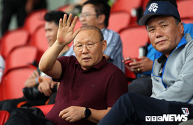 HLV Park Hang Seo xem U21 Việt Nam đấu Sinh viên Nhật Bản