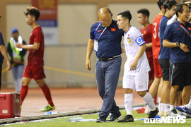 'Messi Lào' tìm hỏi chuyện HLV Park Hang Seo