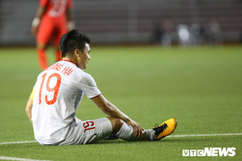Cận cảnh pha bóng khiến Quang Hải chấn thương, có thể nghỉ trận gặp U22 Thái Lan