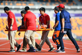 SEA Games 30: VĐV Philippines kiệt sức, lịm trên vạch đích marathon