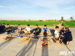 Ngắm dàn máy bay mô hình 'khủng' của người đàn ông có dòng máu 'động cơ'