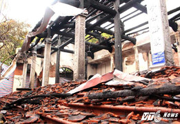 Xót xa cảnh tượng đổ nát sau vụ cháy chùa Tĩnh Lâu