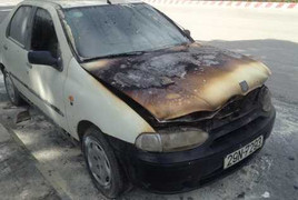 Xe hơi bốc cháy dữ dội giữa phố Hà Nội