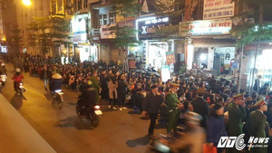 Lễ giải hạn ở chùa Phúc Khánh: Đám đông tràn ra đường đã bị 'khắc chế'