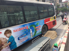 Đâm trúng dải phân cách văng sang đường, nam thanh niên bị xe buýt cán chết