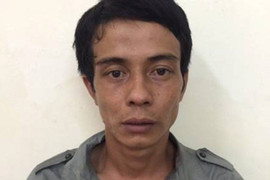 Tên trộm hung hãn rút dao đâm liên tiếp cảnh sát khi bị phát hiện