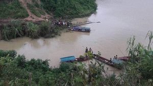 Ô tô 4 chỗ lao xuống hồ thủy điện Sơn La, 2 người thiệt mạng