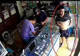 Triệu tập nam thanh niên giả vờ chụp ảnh tự sướng, cướp iPhone nhanh như chớp
