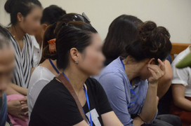 Bức xúc với mức án 2 năm tù, mẹ bé gái bị nhân viên ngân hàng dâm ô nói 'sẽ kháng cáo'