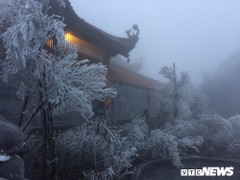 Băng giá phủ trắng đỉnh Fansipan trong tháng 4: Chuyên gia khí tượng nói gì?