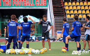 CLB Nhật vừa xuống hạng quyết tâm thắng tuyển Việt Nam