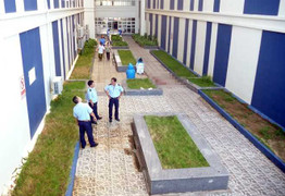 Thanh niên xông vào bệnh viện làm loạn rồi nhảy lầu tử vong