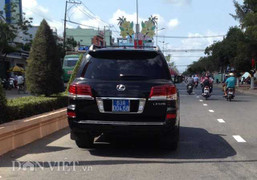 4 chiếc xe Lexus 570 ở Sóc Trăng đồng loạt gắn biển xanh