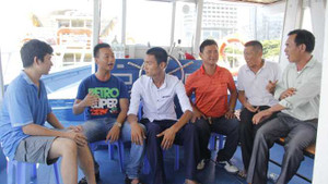 Lật tàu trên sông Hàn: Nhiều du khách thoát chết kỳ diệu thế nào?