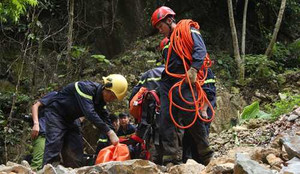 3 phu vàng mắc kẹt dưới hang sâu: Thanh Hóa cầu cứu Bộ Quốc phòng