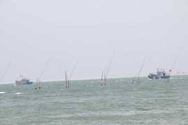 Tiêm kích Su-30MK2 gặp nạn: Tiếp cận vật thể giống áo phao trôi dạt trên biển