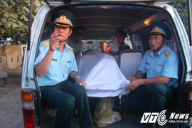 Thi thể phi công Trần Quang Khải về đến đất liền