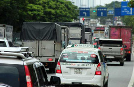 Phong toả hầm Thủ Thiêm, đại lộ Mai Chí Thọ kẹt xe nghiêm trọng