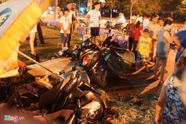 Lexus 'điên' đâm nát hàng loạt xe máy, nhiều người trọng thương