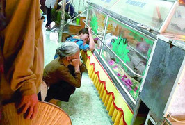 Sập lò vôi vùi lấp 5 người: Xóm nghèo nhuốm màu tang trắng