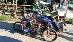 Ngư dân Thanh Hoá vớt được ví tiền và nhiều mảnh vỡ máy bay