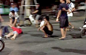 Quái xế đua xe, hú còi inh ỏi gây náo loạn đêm Hà Nội