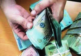 CSGT Thanh Hóa nhặt được một bọc tiền trên quốc lộ