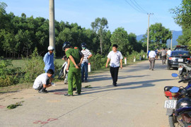 Hoảng hồn phát hiện tài xế taxi nằm trên vũng máu lúc rạng sáng